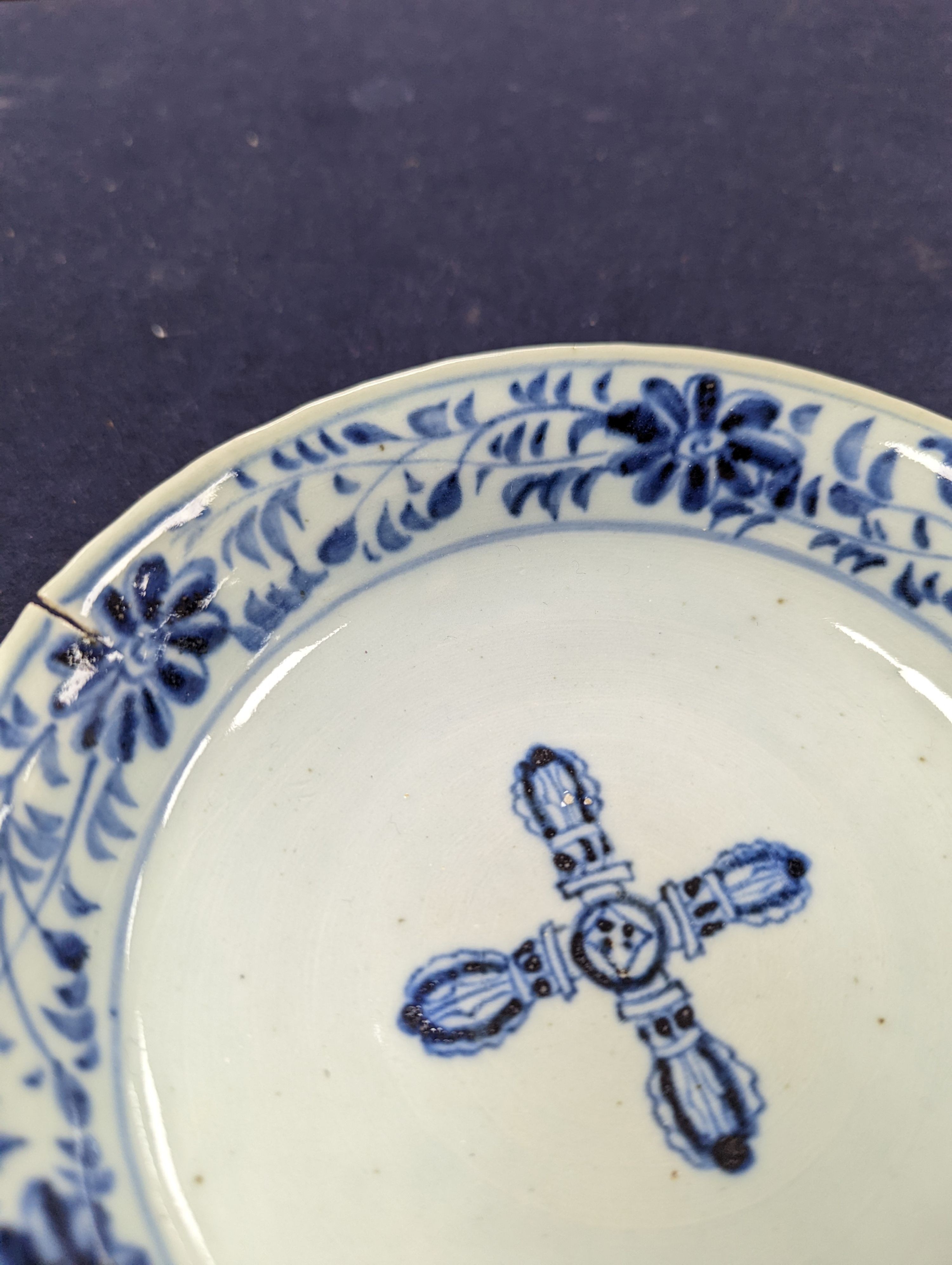 A Chinese blue and white dish, Ming dynasty, 15cm